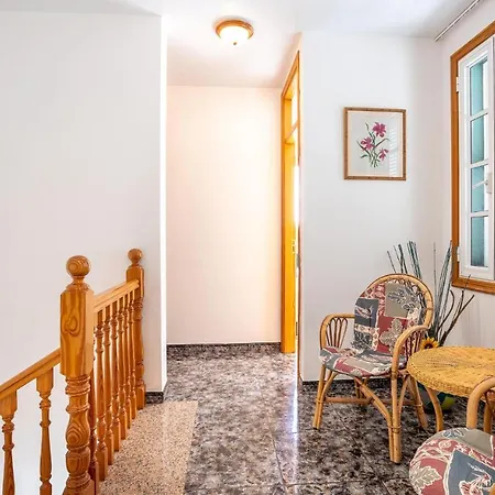 3 Bedroom Awesome In *